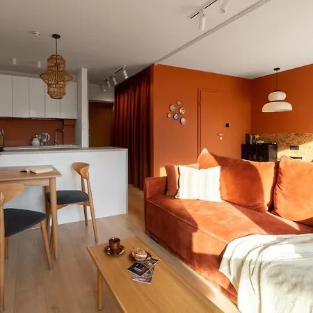 Apartment Enjoy - 100-inch Cinema, Japanese *
